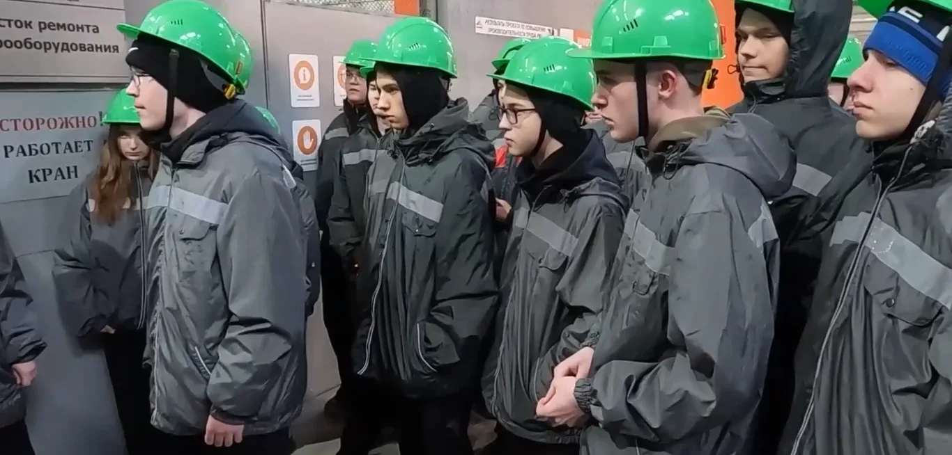 Студенты колледжа посетили с экскурсией СУМЗ